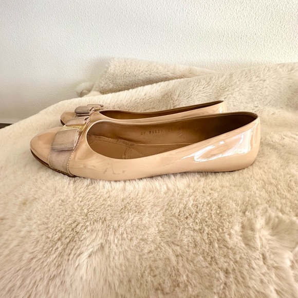 Salvatore Ferragamo 9 1/2 patent leather ballet sandals slippers pre-loved $800 - Picture 5 of 11